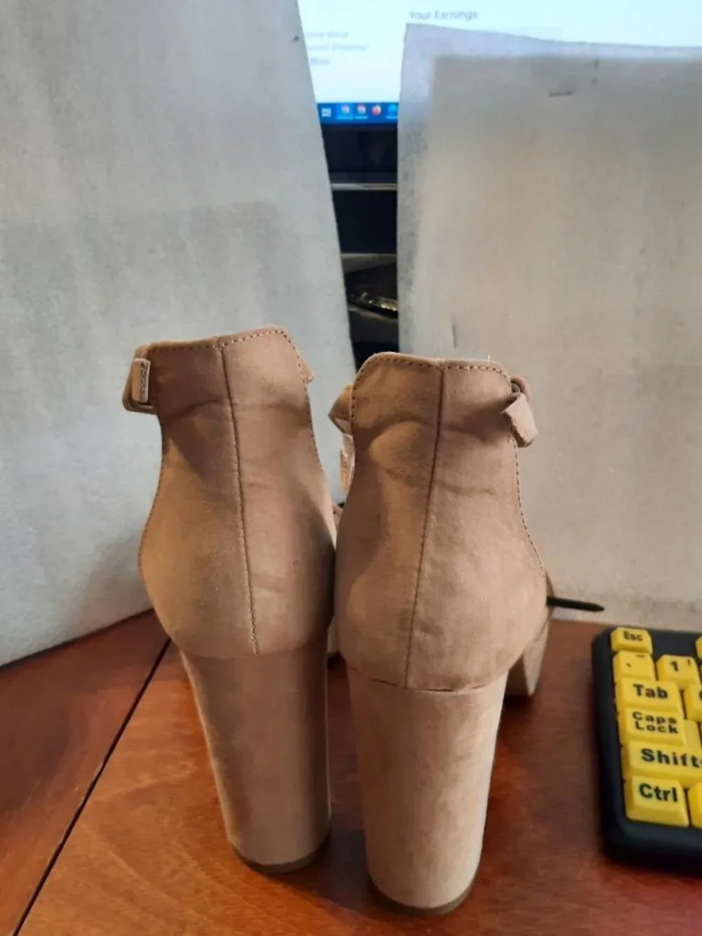 NEW ! Women Ankis Suede Platform Open Toe Strap Sandal  Beige Size 9